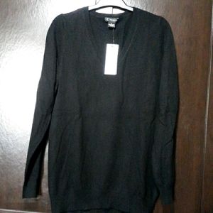 Bloomingdale's Black v neck 2 ply cashmere sweater, never worn.